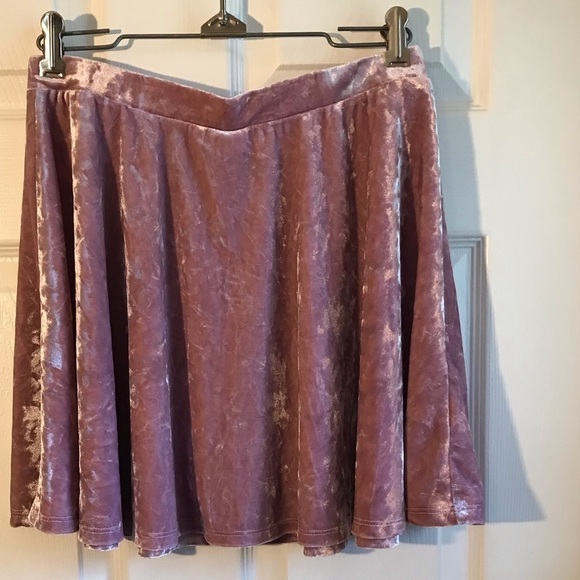 𝅺empyre pink women’s size small skirt . Velvet/ velour - look. - Picture 2 of 6
